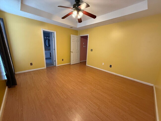 Building Photo - Charming Open-Concept Home in LaVergne