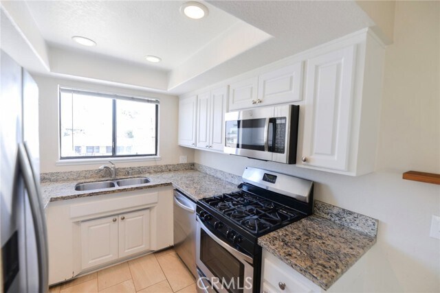 Building Photo - 505 Avenida Victoria