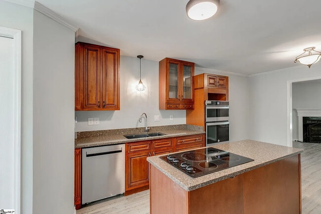 Building Photo - 9 Hillington Pl