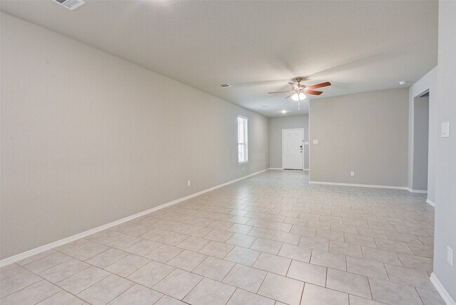 Building Photo - 40735 Gate Ridge Dr