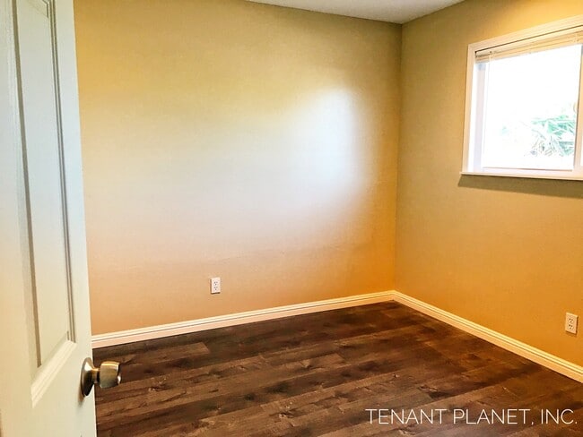 Building Photo - Single family home for rent 4bed/2bath!