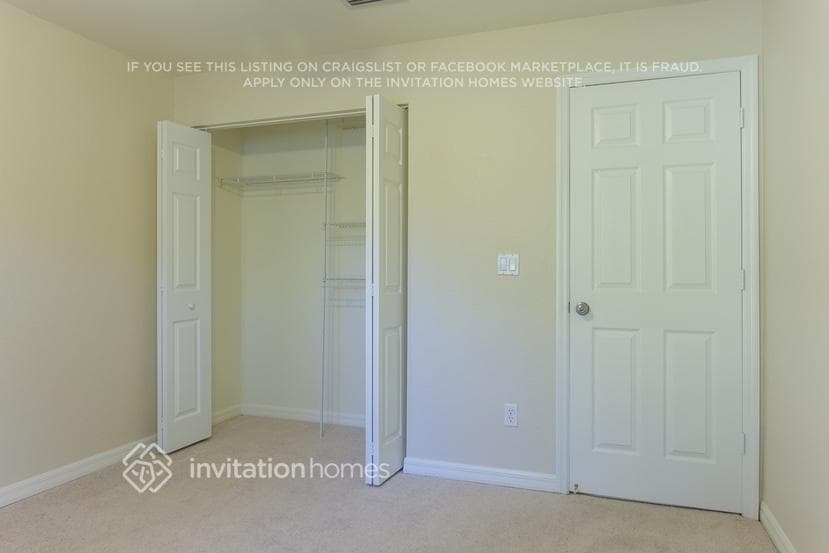 Building Photo - 833 SE Lansdowne Ave