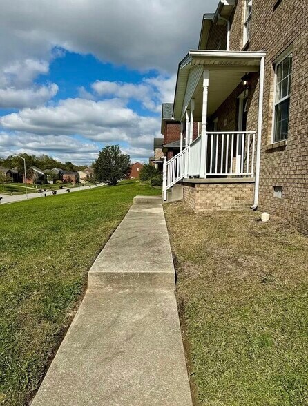 Building Photo - 634 Hampton Way
