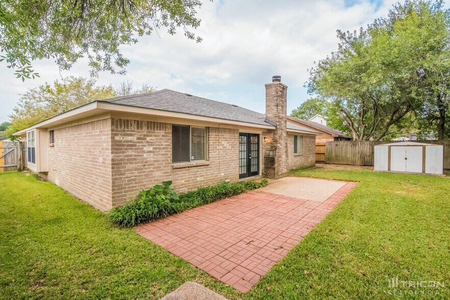 Building Photo - 2602 Carson Dr