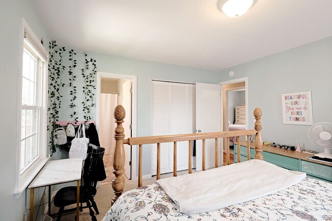 Building Photo - Spacious Pet-Friendly Hollymead Home With Updates