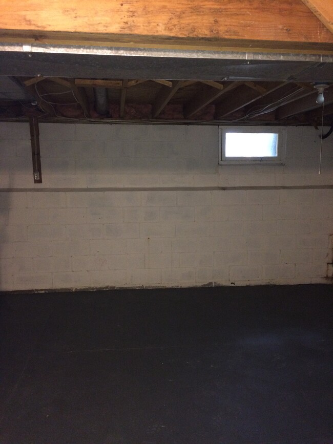 Building Photo - 4 Carriage Ln