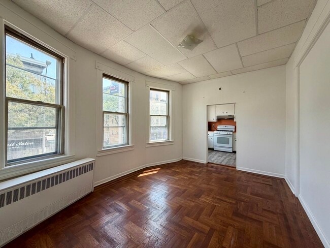 Building Photo - 743 West Side Ave