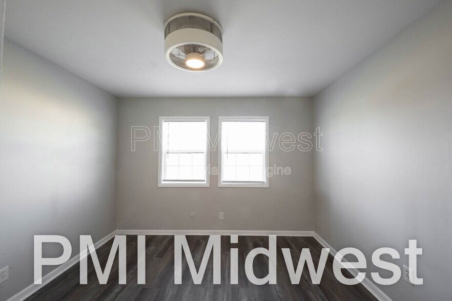 Building Photo - 140 Maple Park Dr