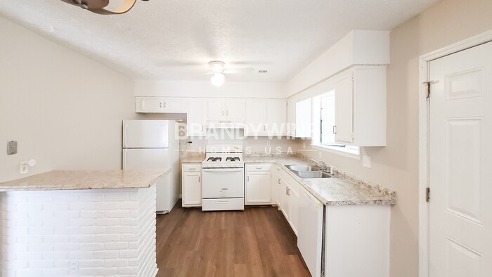 Building Photo - 281 Independence Dr