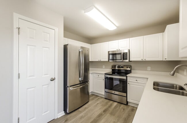 Building Photo - 5746 Laborde Ave