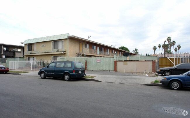 Building Photo - 8936 Cedros Ave