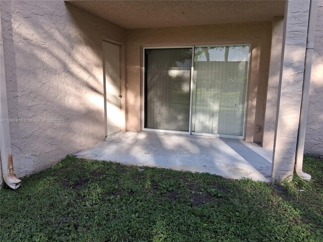 Building Photo - 10420 SW 158th Ct