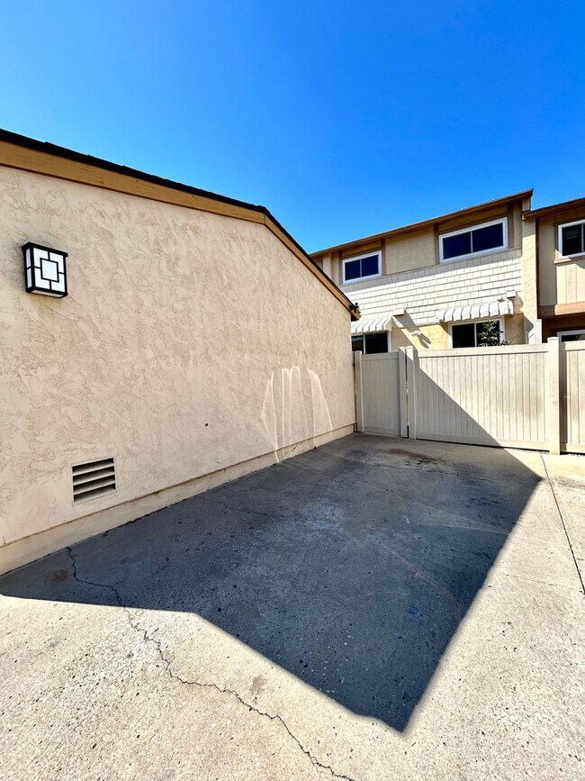 Building Photo - Completely Remodeled 3 Bedroom in La Mesa!! Water/Trash Included