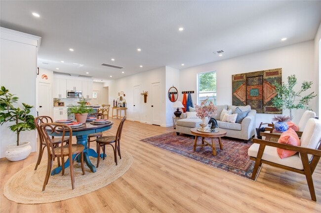 Building Photo - 11 E Obryant St