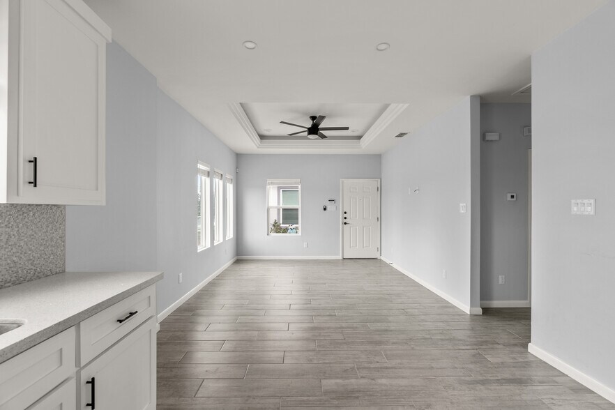 Building Photo - 11018 N 33rd Ln