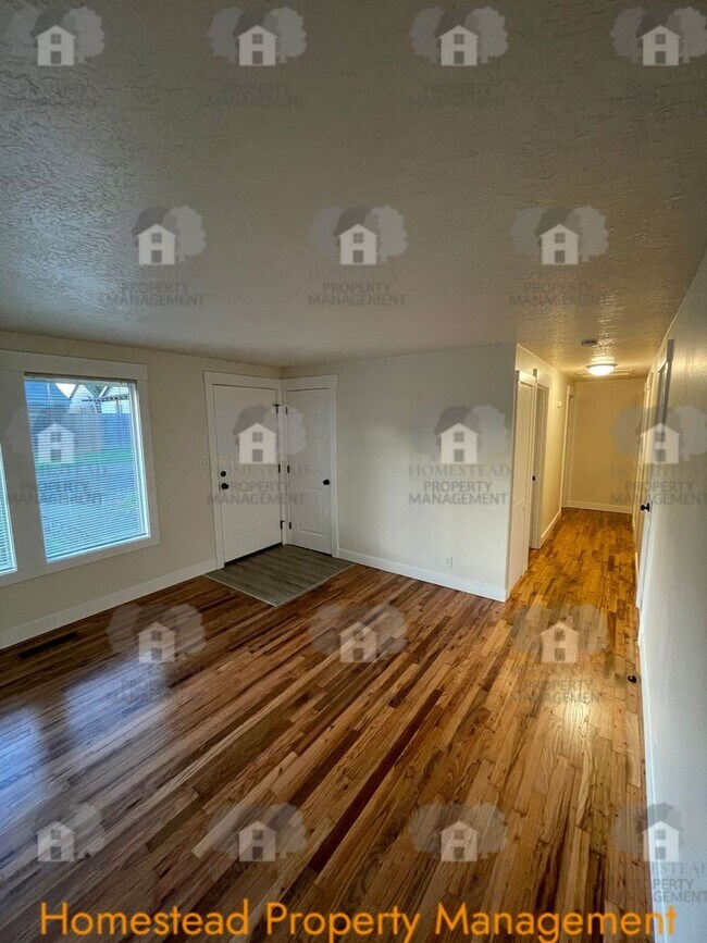 Building Photo - 425 S 8th St