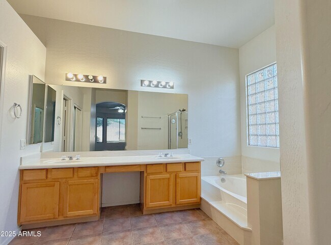 Building Photo - 2729 S Sorrelle