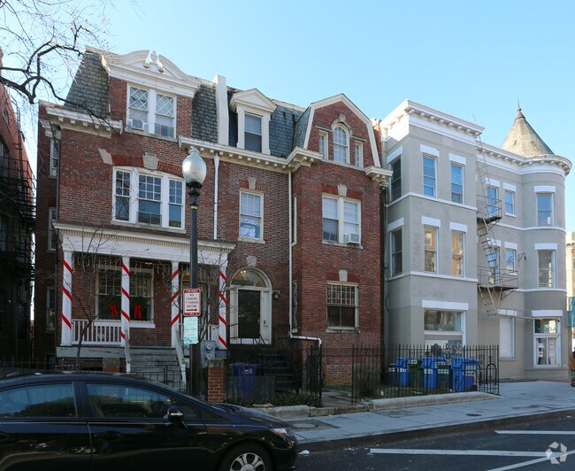 Primary Photo - 1666 Park Rd NW