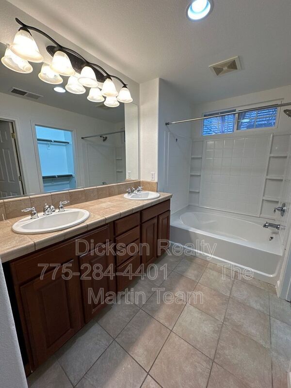 Building Photo - 3843 Dominus Dr