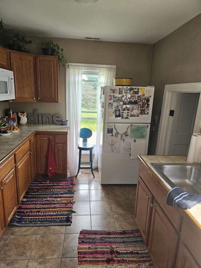 Building Photo - 1001 Kendall St