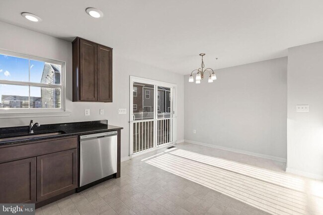 Building Photo - 64 Grant St