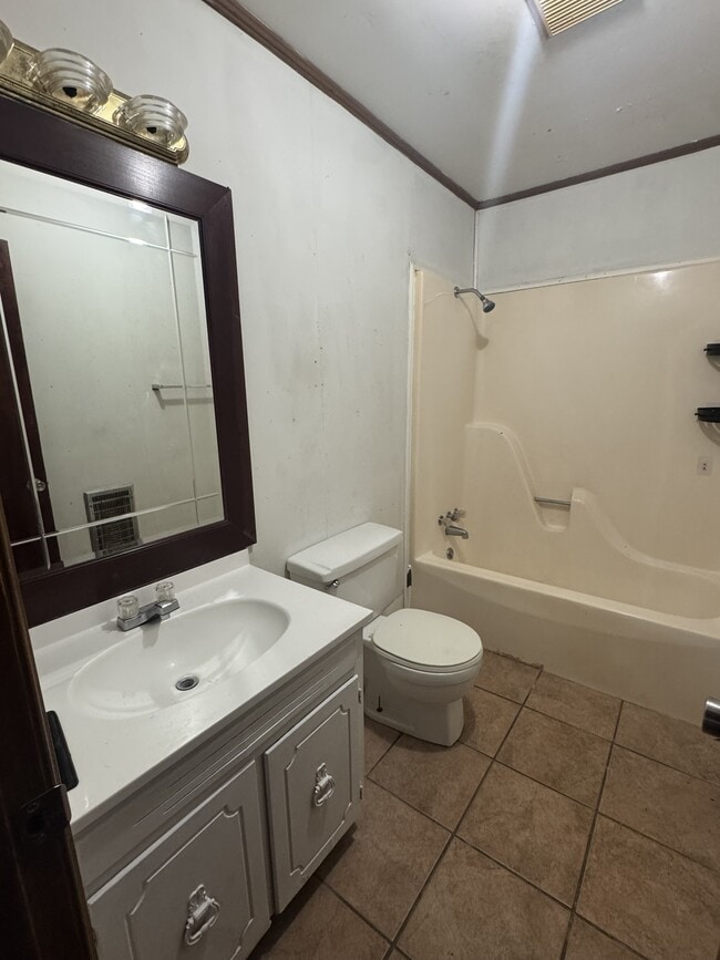 Building Photo - 1206 Rosewood Dr