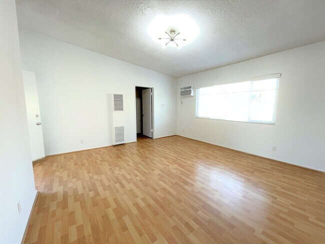 Interior Photo - 1863 10th St.