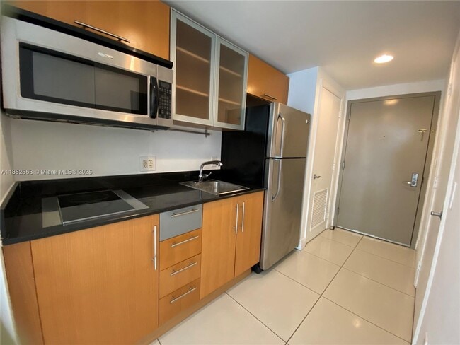 Building Photo - 1750 N Bayshore Dr