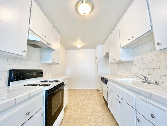 Building Photo - 121 Croft Ave