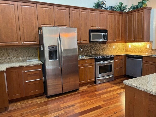 Building Photo - 8133 Madison Lakes Cir S