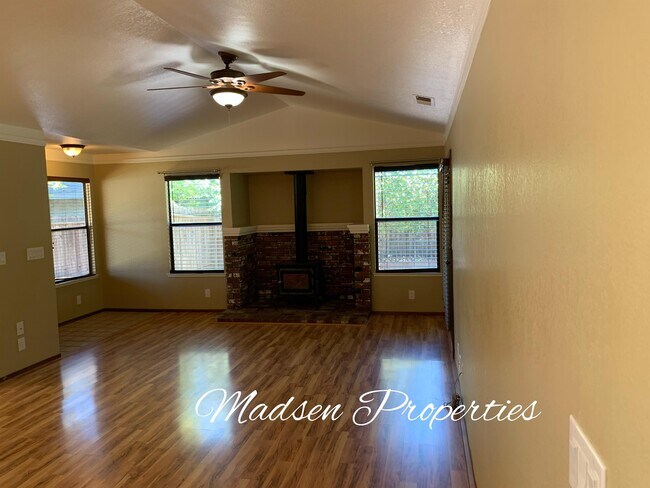 Building Photo - 9 Glenoak Ct