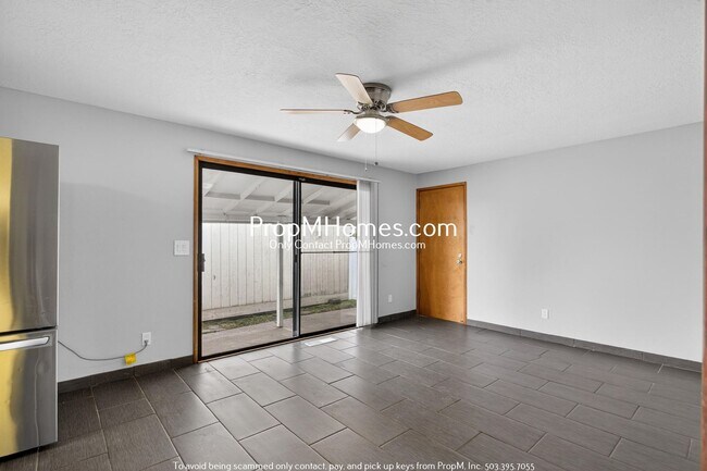 Building Photo - Updated Three Bedroom Home in Oregon City!