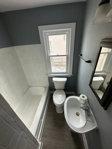 Building Photo - 3000 Larue Dr