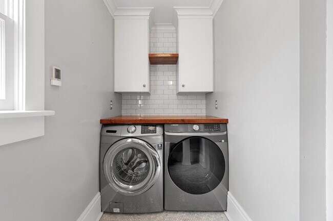Building Photo - Beautifully Restored 3-Bedroom Home in Historic Section of Oregon City