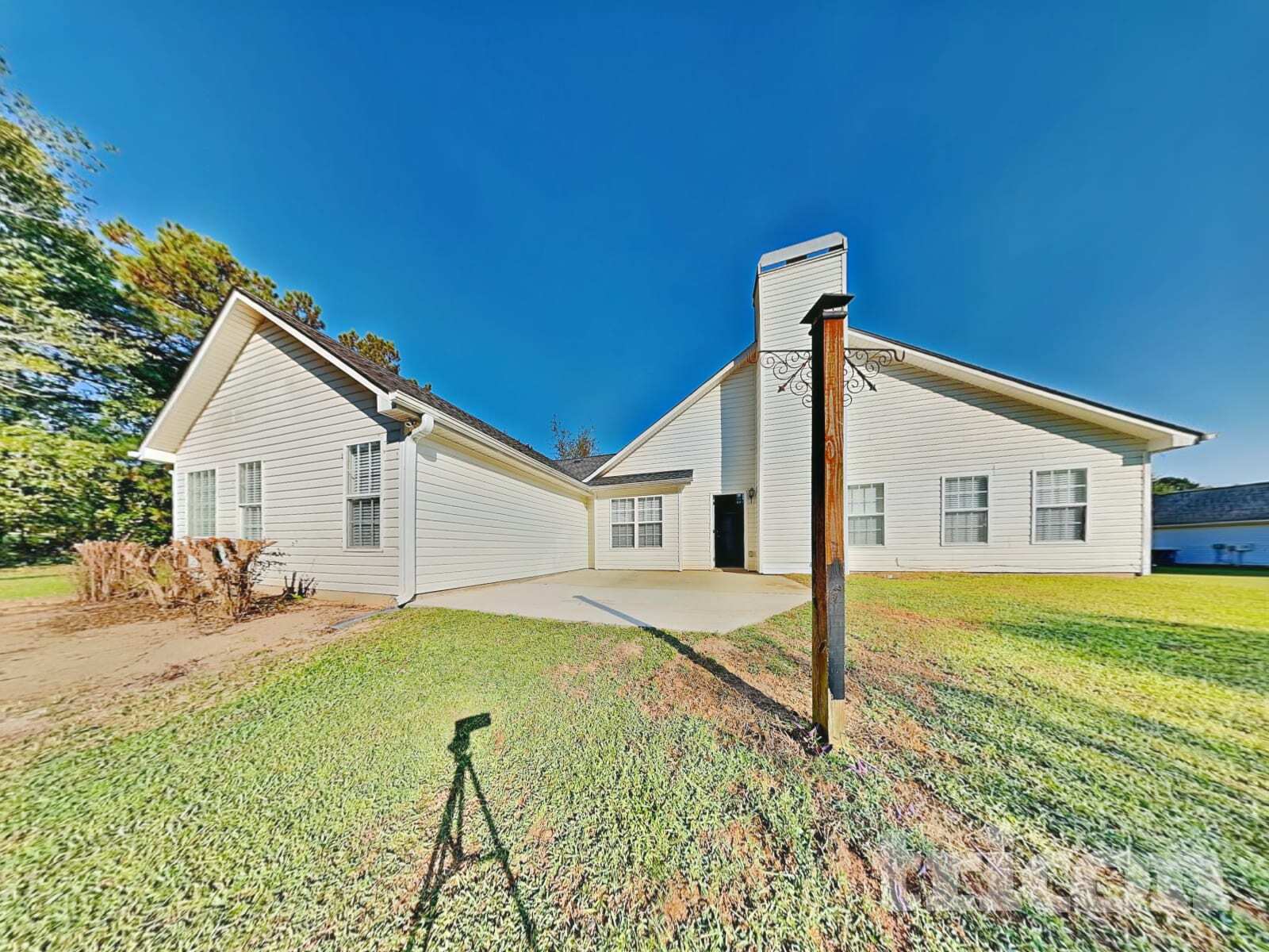 Building Photo - 2051 Meadowglen Ln