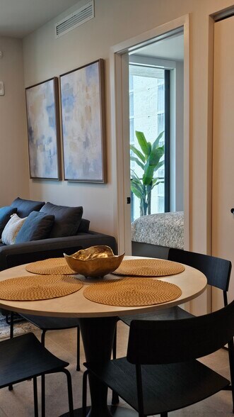 Building Photo - 121 NE 5th St