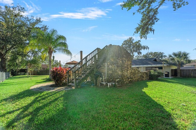 Building Photo - Exquisite SE Ocala Pool Home