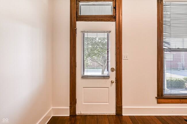 Building Photo - 314 N College Ave