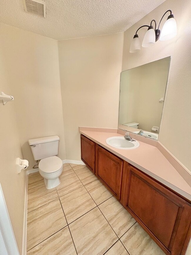 Building Photo - Beautiful 4BR/2.5BA Water View Home - Deer Hollow in the Deerfield Community!