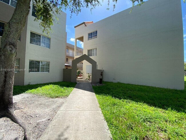 Primary Photo - 6175 NW 186th St