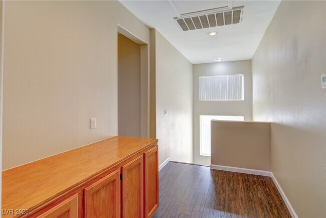 Building Photo - 520 Curtin Ct