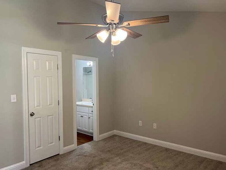 Building Photo - 1108 Crescent Meadows Dr