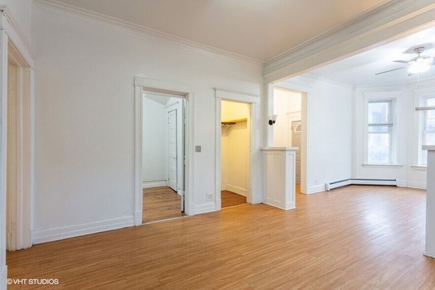 Building Photo - 4411 S Wells St