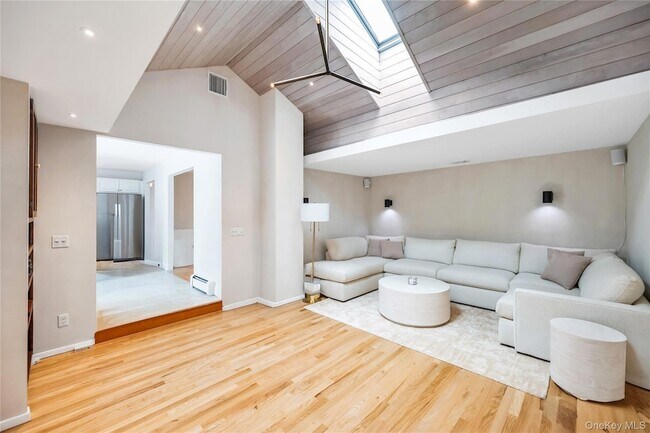 Building Photo - 8 Lovell Rd