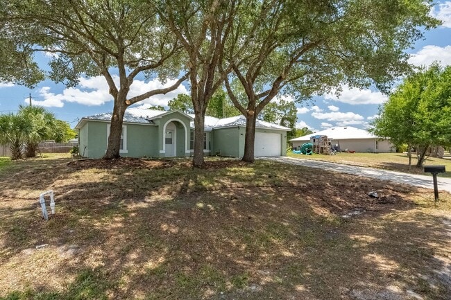 Building Photo - Charming 3-Bed, 2-Bath Home in Palm Bay