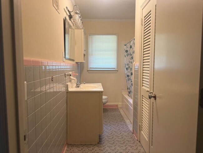 Building Photo - ComingSoon! 3 bedroom 2 bathroom home located in Stanley!