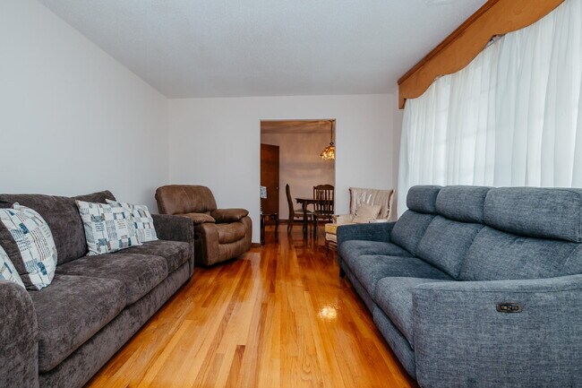 Building Photo - Fully Furnished Charleston Rental Near Folly Beach – Utilities Included | $3,100/Month