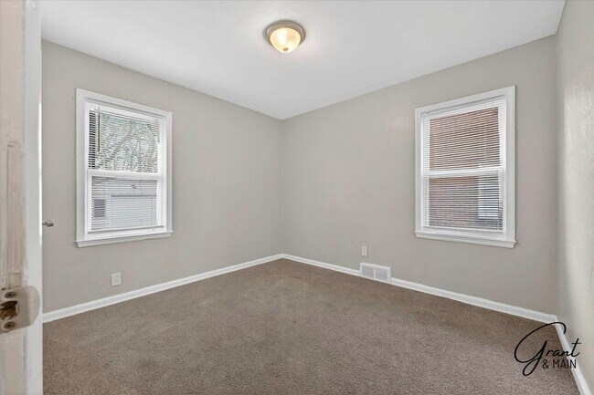Building Photo - $1275 3 bedroom bungalow
