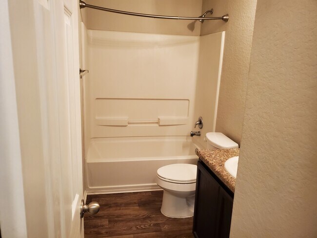 Building Photo - 10110 Raspberry Oak