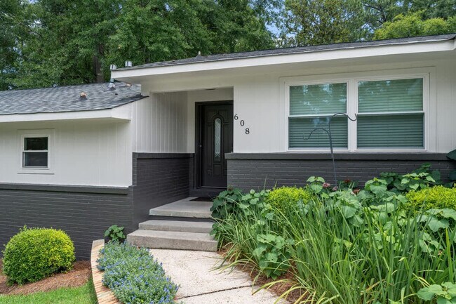 Building Photo - 608 S 21st Ave
